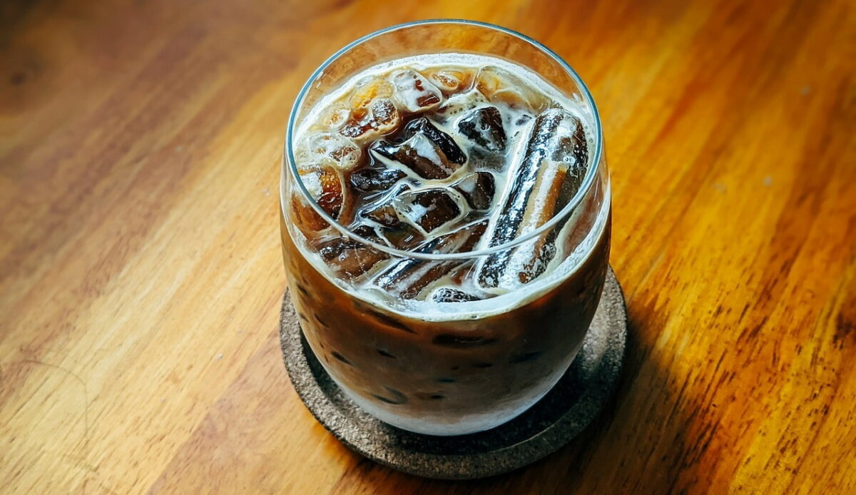 冰雪摇动木制表