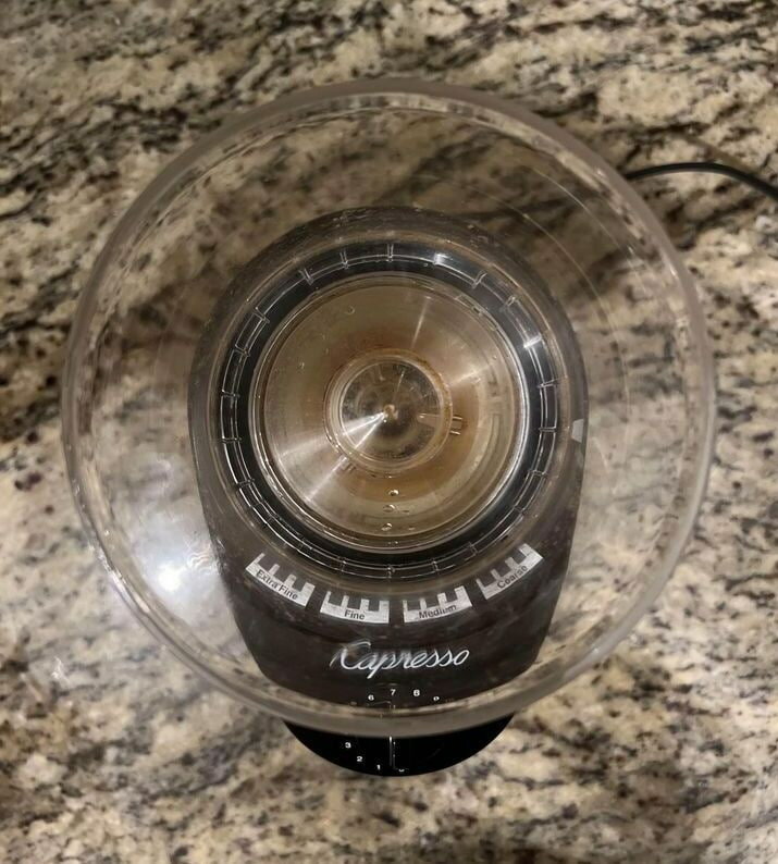 无限研磨器顶部视图篮子