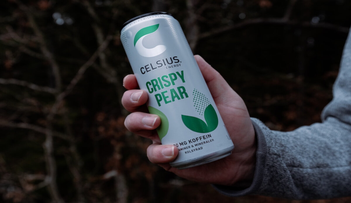 手握celsius能量饮料