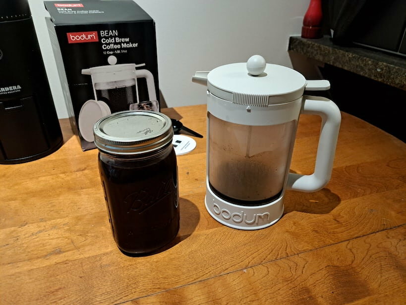 浸冷酿造器装在一个泥瓦罐